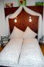 Das schöne Doppelbett (1,40 x 2,00 m) lädt zum Träumen ein...